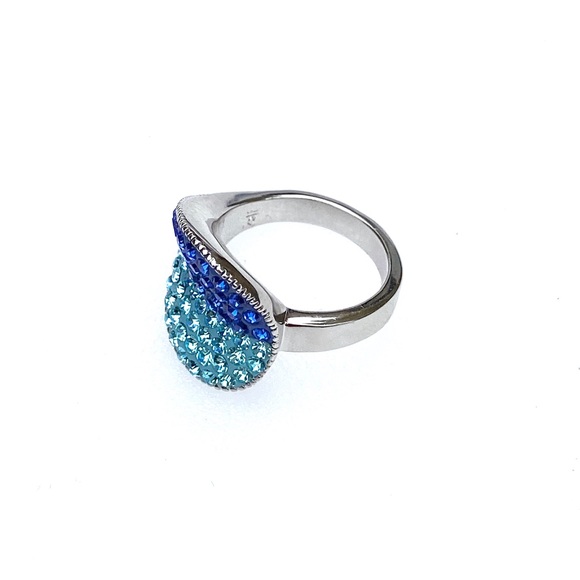 $3/20 Two tone blue rhinestone ring - Picture 4 of 9